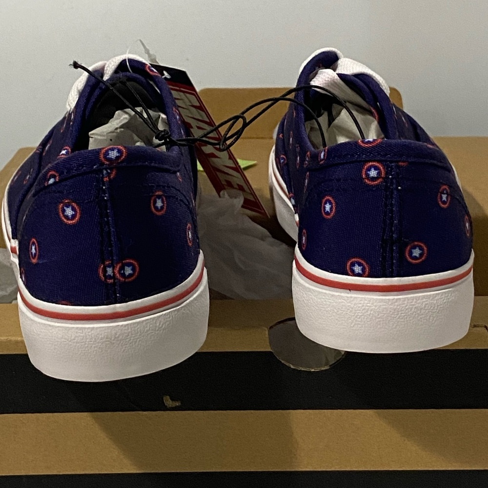 Marvel Deep Blue Capt. America Classic Sneeker - Picture 2 of 8